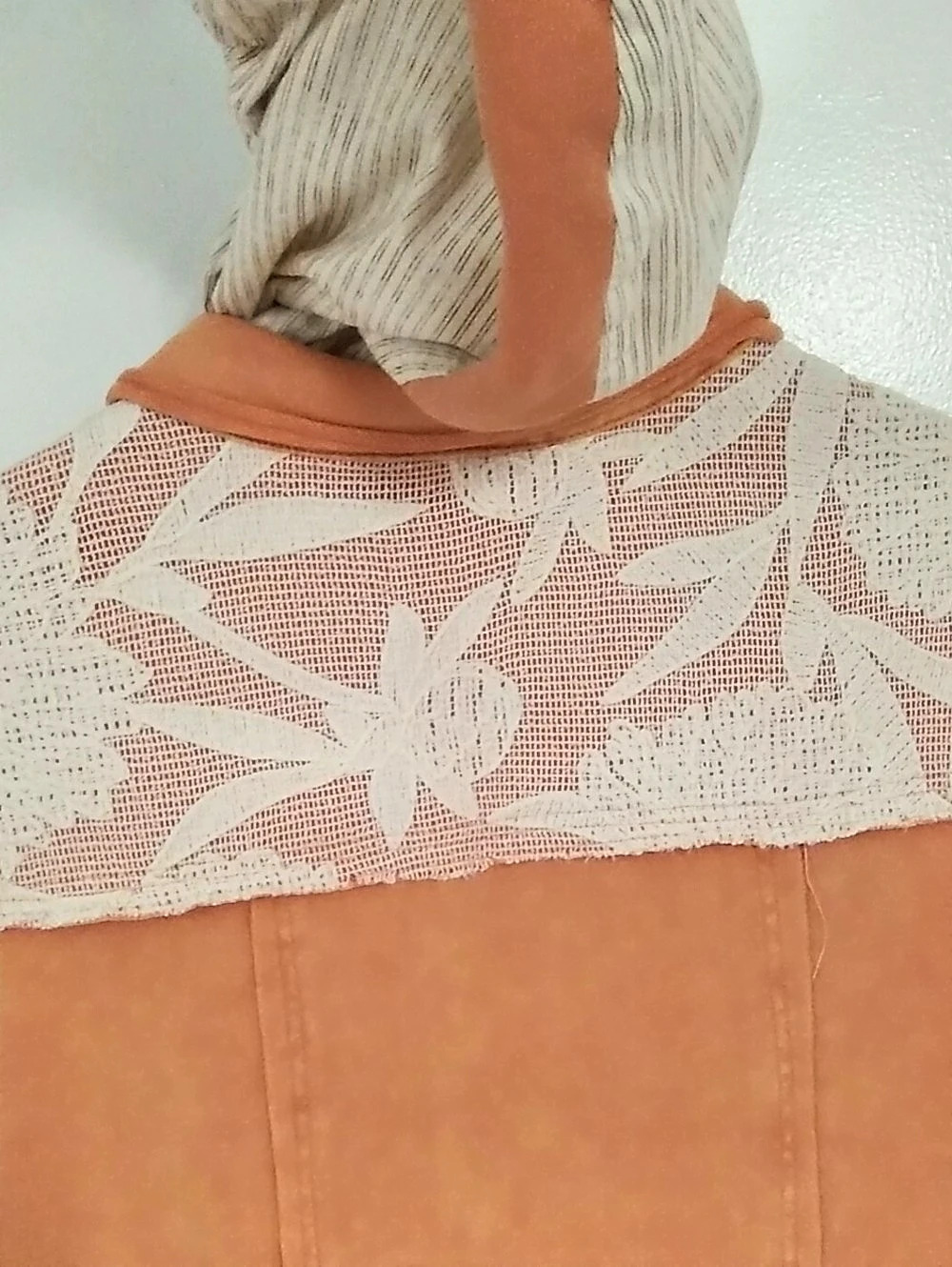 Oli & Hali Hooded Layering Vest in Orange & Cream Size Small - Picture 4 of 8